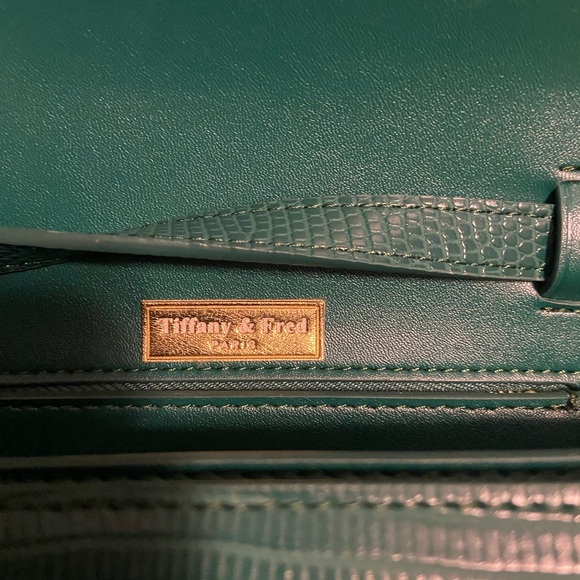 Green Textured Leather Box Crossbody Bag - Picture 4 of 7